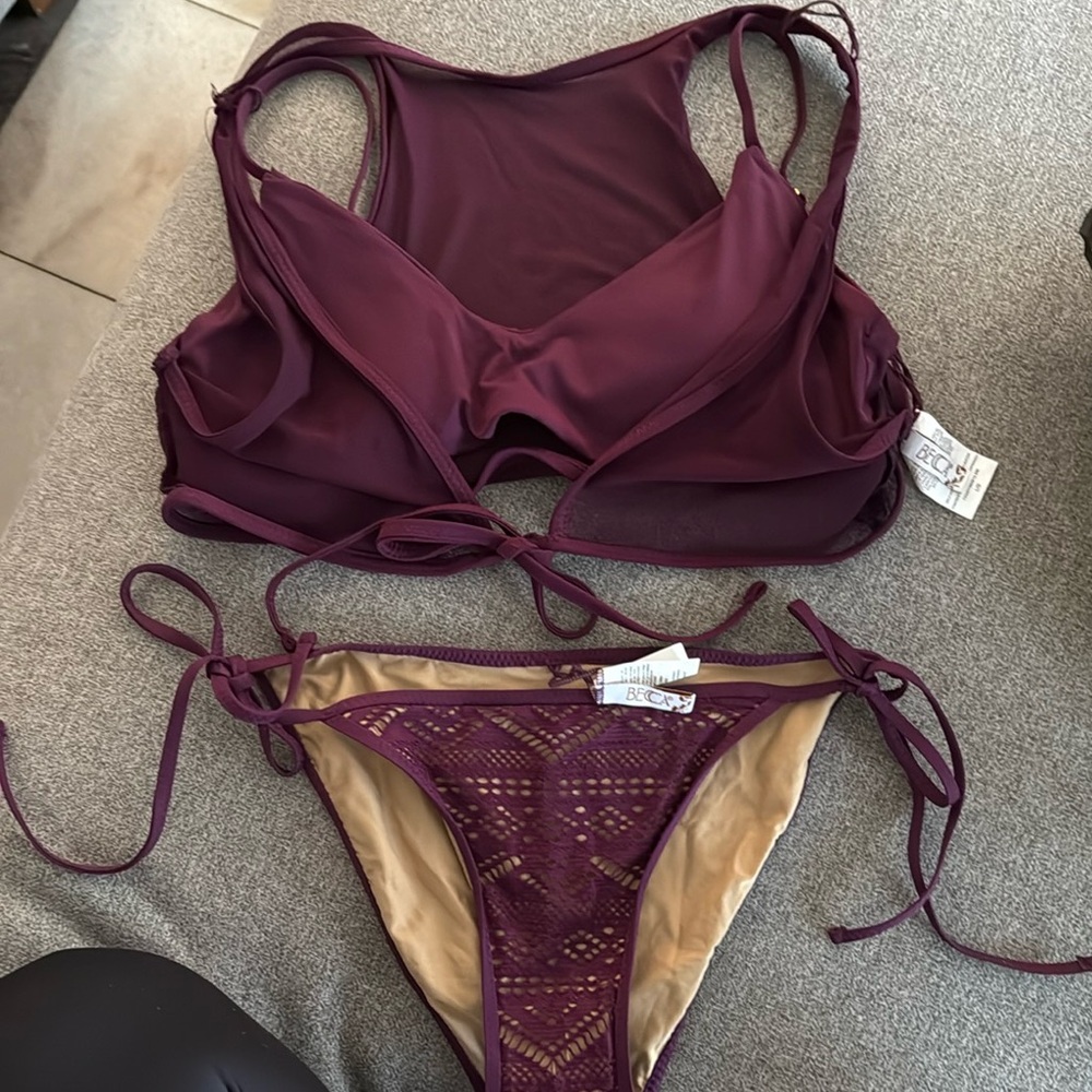Becca Virtue Muse Layered Multifit Bikini set
Top:large Bottoms:small (runs big)